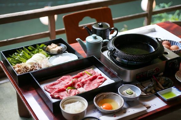 Enjoy 2 hours of delicous Japanese cuisine in a Kawadoko setting!
You may enjoy Lightning Bus viewing on selective days.