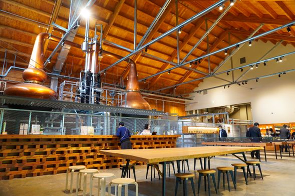 ②Niseko Distillery
Tasting sessions for gin, plum wine, and shochu are available here.
※Bus departs for the Iroha parking lot (for the distillery & hot spring).