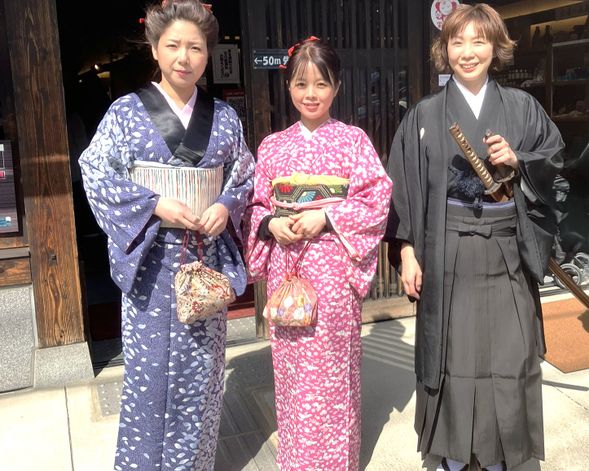 Once you are ready, please feel free to explore the area at your own pace.