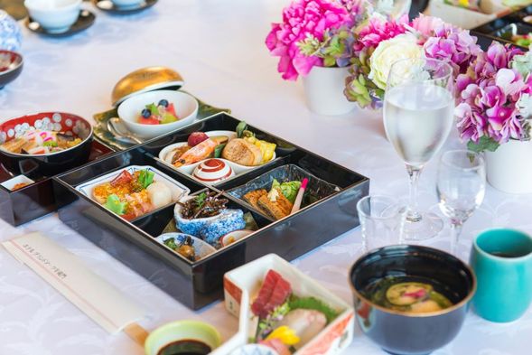 〇Premium Lunch Package (Imperial Palace View)
Enjoy a refined Japanese lunch with views of the Imperial Palace