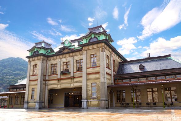 10:00 Arrival at Mojiko Station