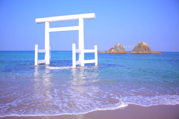 13:10 Arrive at Sakurai Futamigaura: Meoto Iwa (Husband and Wife Rocks) + Angel's Wings (60 minutes)