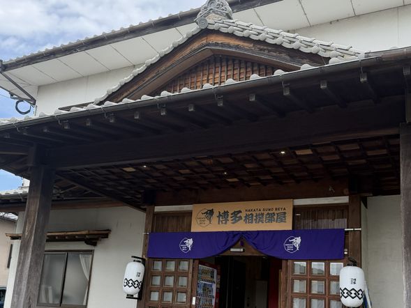 Arrive at Hakata Sumo Stable