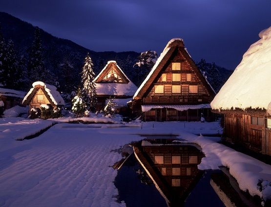 Shirakawa-go Light-Up Stroll
About 2.5 hours