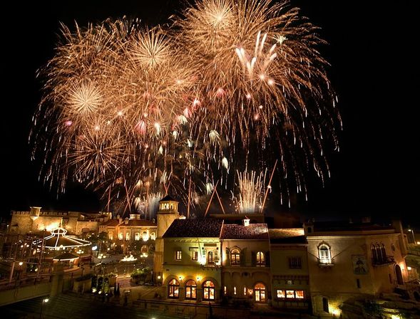 Wakayama Marina City: enjoy shopping and the powerful music-and-fireworks show with a ¥1,500 Kuroshio Ichiba voucher (about 2 hours).