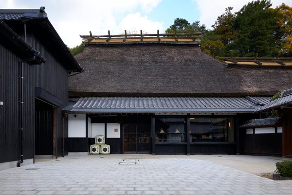 Izu Honten (Sake Brewery: Sake Tasting and Shopping / 70 minutes)