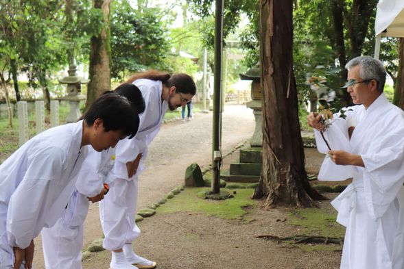 Learning Shrine Etiquette