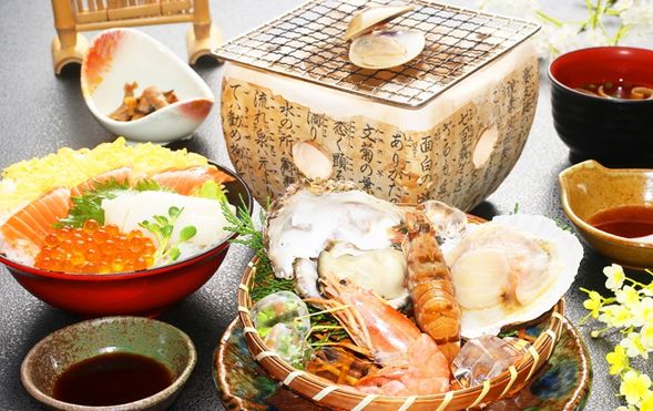 Sand Dune Center Observation Hill
(Lunch: Grilled seafood (5 kinds including oysters and scallops!) & a three-color rice bowl with salmon roe, salmon, and squid / approx. 50 minutes)