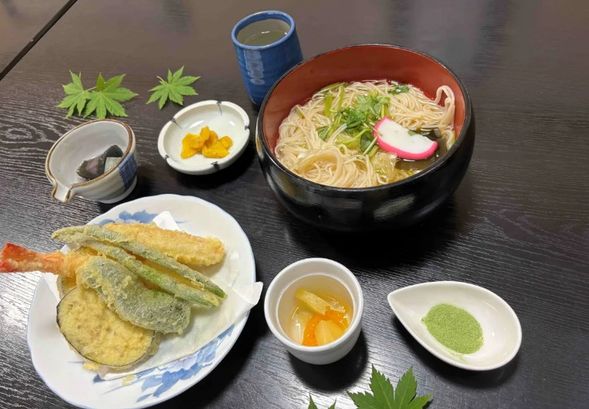 午餐:享用白石溫麵(停留約 1 小時)