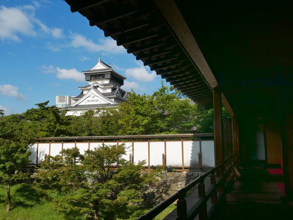 After the event, please feel free to explore the Kokura Castle Garden and Kokura Castle at your leisure.