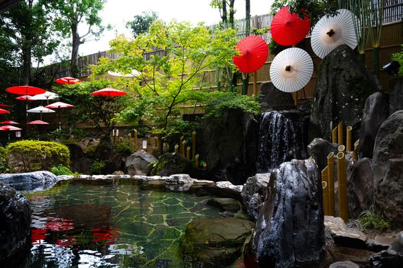 Refresh yourself in the exquisite “Bijin no Yu"(Beauty Spring), a natural hot spring with a 1,300-year history that flows directly from the source.