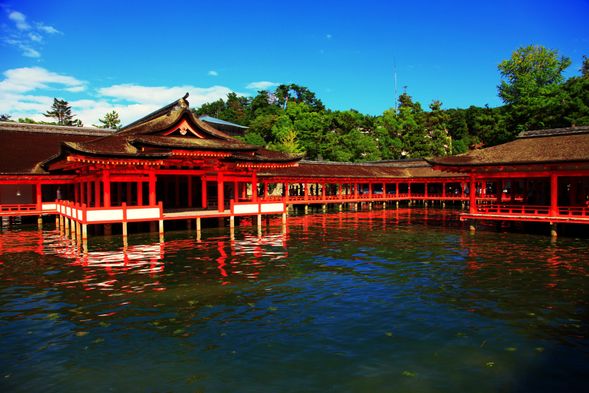 Itsukushima Shrine (Admission fee is included)