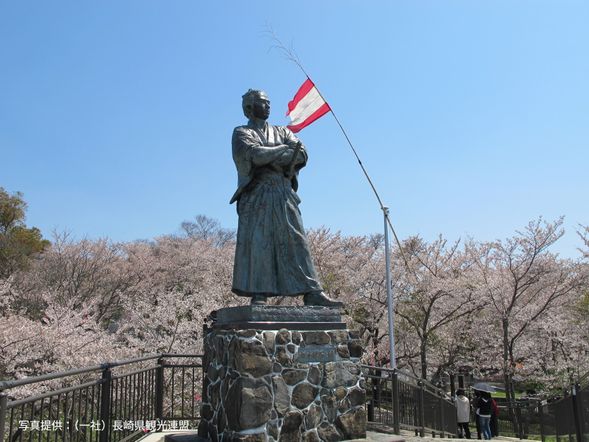 10:30 / 14:30 Cherry Blossom Hanami Experience (2 hours)