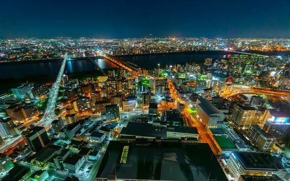 《Driving while enjoying the night view of factories and the city skyline》