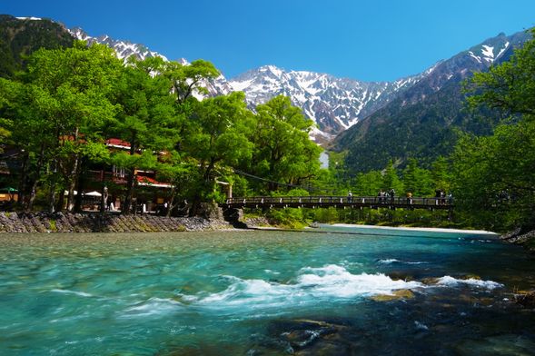 Kamikochi
(Free time to explore the natural beauty of Kamikochi, including Taisho Pond and Kappa Bridge! / Approx. 120 minutes)
*Enjoy the cool and relaxing mountain resort of Kamikochi to the fullest!