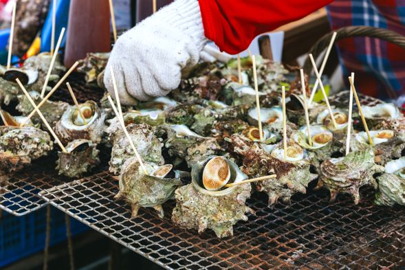 There is a 200-meter of morning street and depending on the day, traditional stalls where freshly caught seafood is grilled.