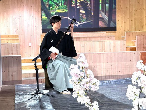 Japanese Culture | Traditional Music & Dance
Enjoy an elegant dining experience accompanied by live traditional Japanese music and graceful Japanese dance performances.