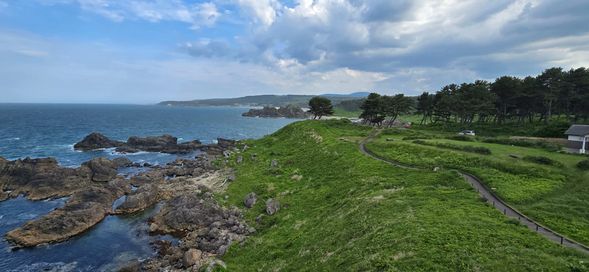 07:00
Enjoy sunrise Yoga and breakfast at campgrounds before walking the Michinoku
Coastal trail to the Northern Trail head at Kabushima Shrine
(※some sections might be skipped via bus depending on walking speed)
