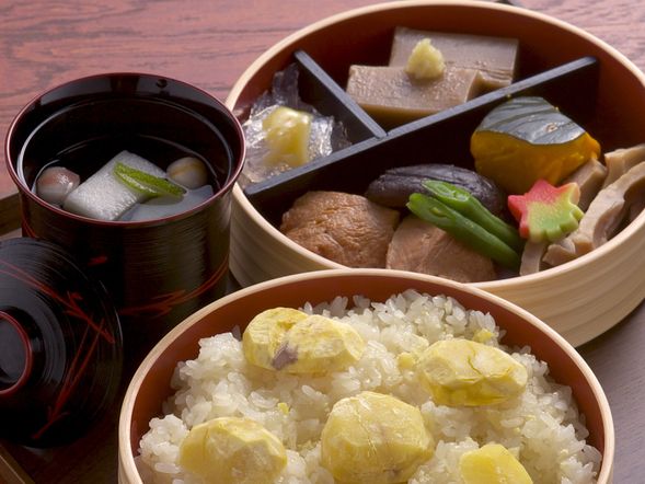 Teahouse Dan-Dan
Lunch: Local ingredients Taketa's Chestnut Okowa Set with Dashi Soup