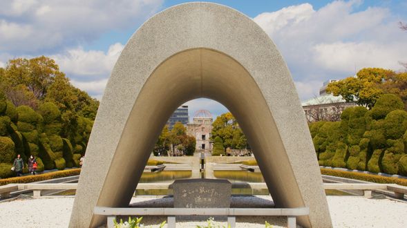 2.Atomic Bomb Dome <<World Heritages!!>>
・It was built as a production hall in 1915 by Jan Letzel from Czech Republic.
・Its framework has remained until now since an Atomic Bomb was dropped during WWⅡ.