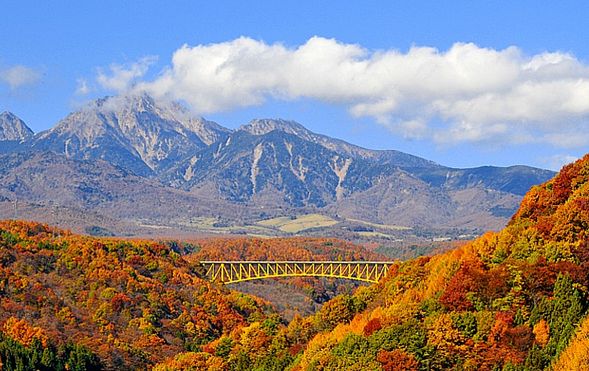 Yatsugatake Kogen Bridge / The Yellow Bridge <View from the Car>
