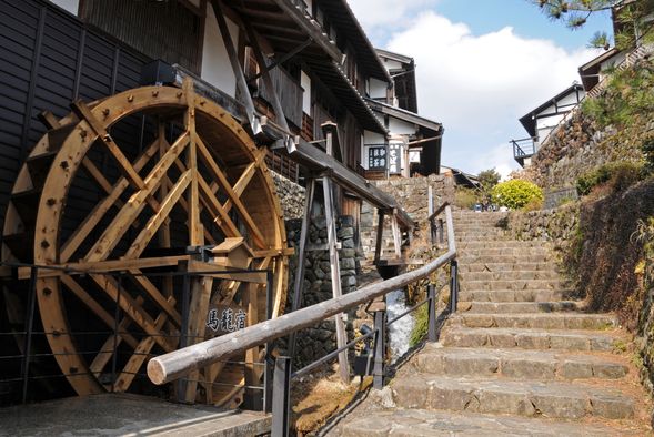 Magome-juku
(Stroll through the post town along the nostalgic stone-paved slope / Approx. 60 min.)