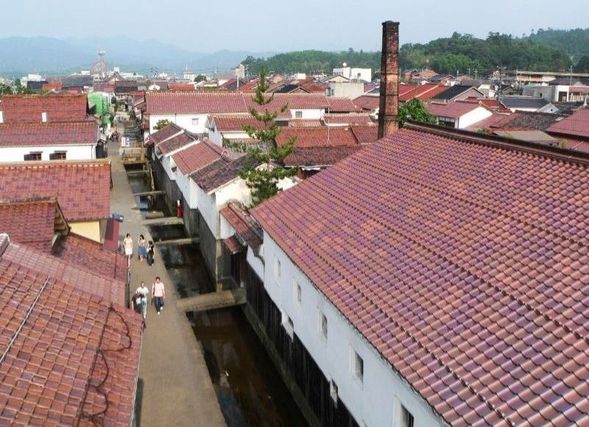 Kurayoshi White-Walled Storehouses
Stroll through the historic district with traditional townhouses and storehouses from the Edo period (approx. 60 min)
