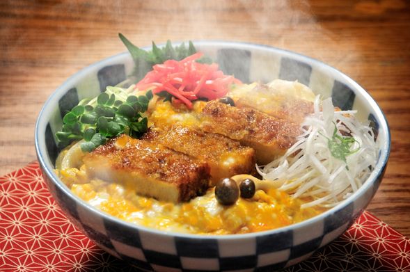 【在地午餐】走訪社區巷弄食堂|品嚐汁滿入味丼飯(Shimippanashi-don)