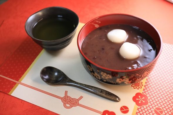 16:30 Trying Zenzai (Sweet Red Bean Soup with Mochi) at Kawabata Zenzai Hiroba (available on Fri, Sat and Sun only). Strolling around Kawabata Shopping Arcade (60min)