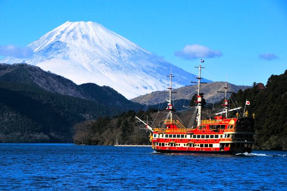 Cruise on Lake Ashi