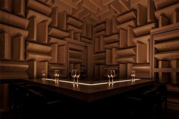 Immersive Tasting in the "Anechoic & Red Room"
Experience a world-first tasting inside the silent anechoic chamber and the vision-limiting Red Room to heighten your senses.
