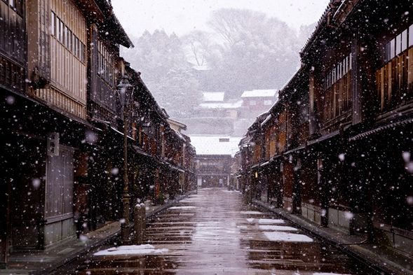 Higashi Chaya District: Stroll Kanazawa’s representative preserved townscape, about 60 minutes.