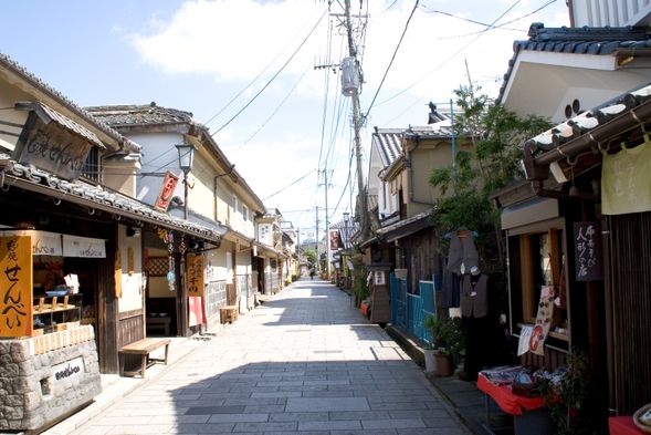 2:20 PM - 3:50 PM
Mamedamachi Shopping Street
Enjoy free time for sightseeing and a self-arranged lunch.