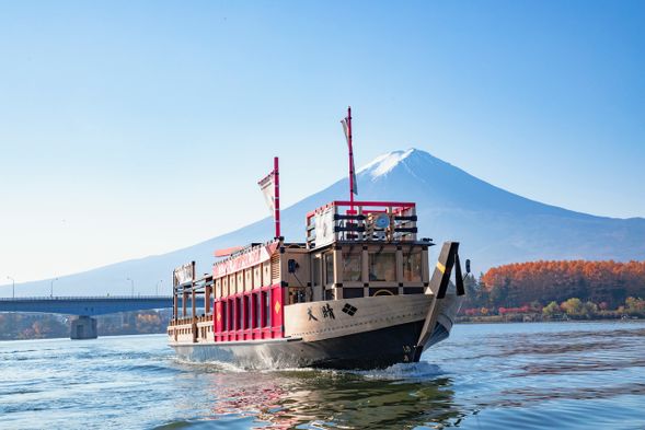 Lake Kawaguchi Cruise
・One of the Fuji Five Lakes
・A historical samurai-inspired cruise
・Enjoy the spectacular views of Mt. Fuji!