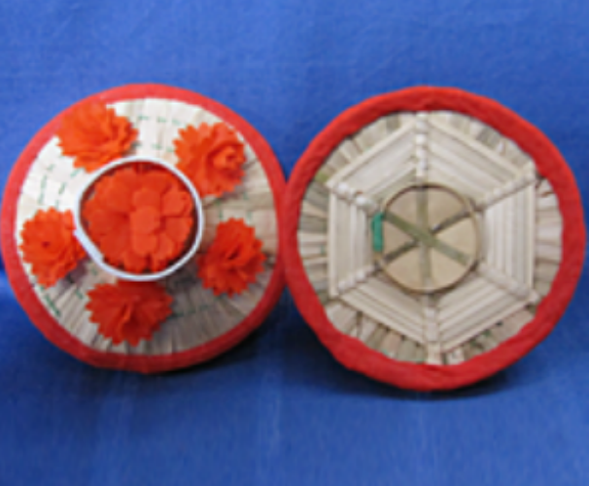 craft a Mini-Hanagasa—a small, charming version of the iconic safflower-adorned hat.