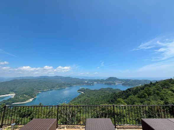 龜山展望台 360°(Kameyama Terrace)(停留時間:約 60 分鐘)
登上龜山展望台,享受 360 度無死角的絕美視野,將三陸海岸與氣仙沼灣的壯麗海景盡收眼底。