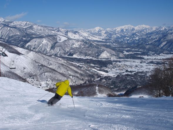 Arrival at Hakuba Iwatake Gondola Base Station Roundabout
*Please exchange your voucher for a lift ticket at the ski resort after arrival.
・Includes a 1-Day Lift & Gondola Pass for Hakuba Iwatake Snow Field
・Includes 1 Free Drink at the Summit Restaurant "Sky Ark" (HIS Exclusive)