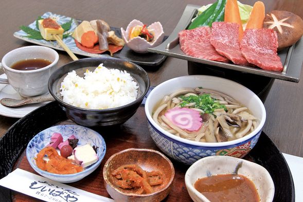 Lunch at "Yokoidokoro Shiibaya" or other
Savor authentic Shiiba Soba