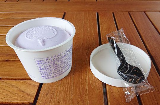 Recommendations:(Prices are subject to change)
Fresh-baked melon bread : 380yen
Lavender Ice Cream: cone 400 yen, cup 350 yen
Ice Cream cup : 380 yen