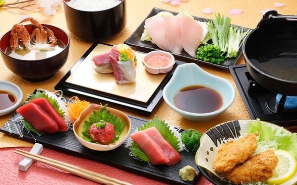 Yaizu Fish Center
(Enjoy a blissful "Tuna Feast" dinner and vibrant seafood shopping experience in famous Yaizu port! / approx. 70 min)
*Please note: Dinner will be served early around 3:30 PM.