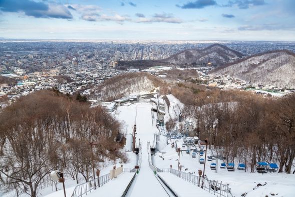If you go to the top of the Mt.Okura, you will see the whole city of Sapporo!