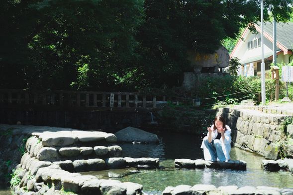 stroll through the tranquil area around Todoroki Suigen (springs)
