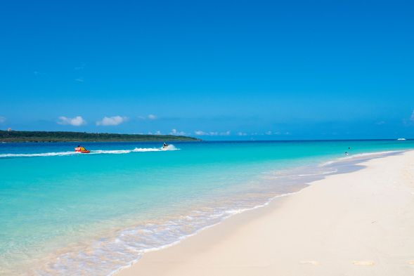 Yonaha Maehama Beach
One of Miyako Island's most spectacular scenic spots.
(From July 18th)