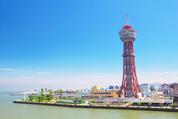 Meet with your guide (in front of the Hakata Port Tower entrance)