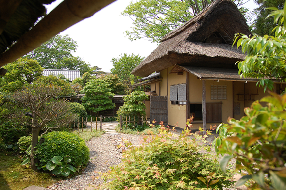 Visiting tea ceremony house,
"meimeian" and its japanese
garden
