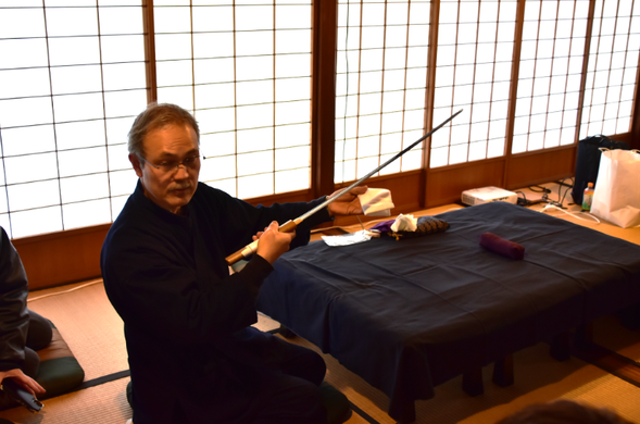 Tour the residence of a Tatara
ironsmith master. After the tour,
a Japanese sword appreciation
event will be held by famous
swordsmith, Mr. Kubo, in the living
room of the Itohara residence.