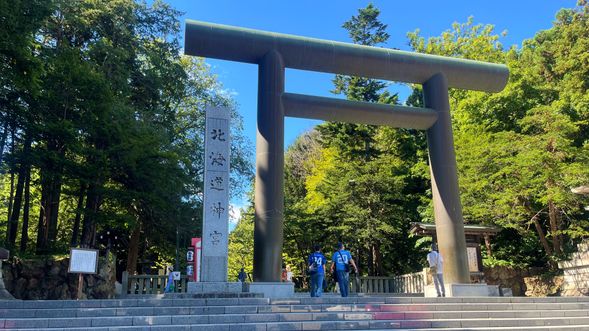 Passing through Maruyama Park to the Hokkaido Shrine,
and visit the Hokkaido Shrine
