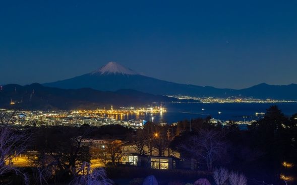 Nihondaira Observation Corridor
(Admire the sparkling night views looking down from "Nihondaira," recognized as a Japan Night View Heritage site / Approx. 20 mins)