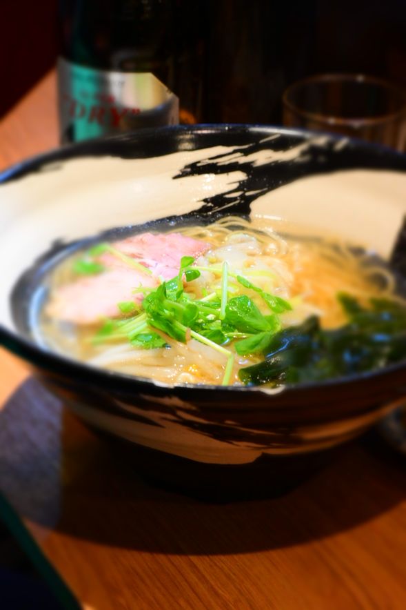 Experience a local Odawara ramen izakaya at "Gantetsu"