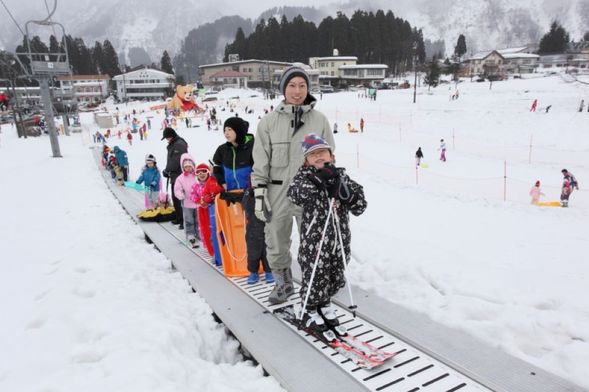 Change into your snow gear and enjoy Snow Paradise
10:00 AM - 12:30 PM
※Hotel rooms will be available for use after 11:30 AM